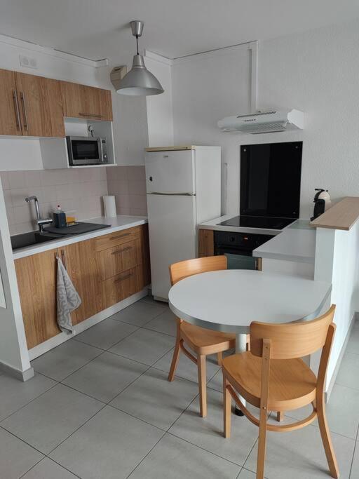 Charmant 2 Pieces A Aubenas 2Etoiles Apartment Exterior foto