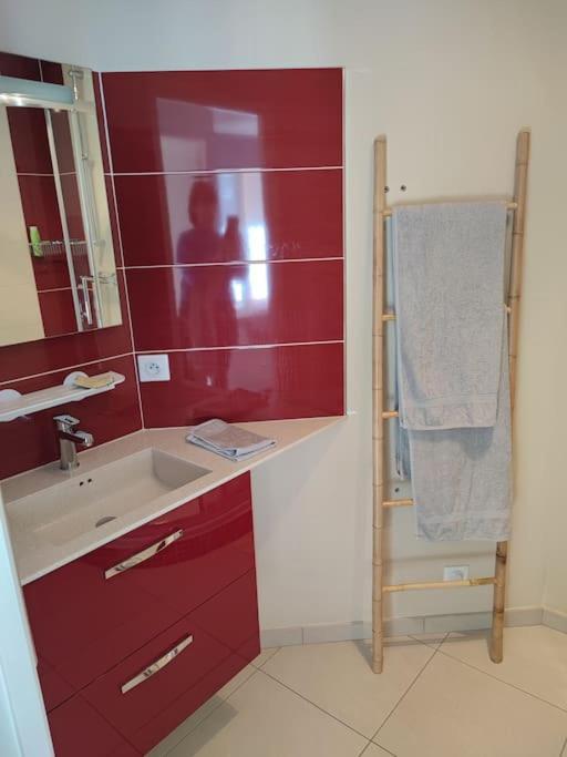 Charmant 2 Pieces A Aubenas 2Etoiles Apartment Exterior foto